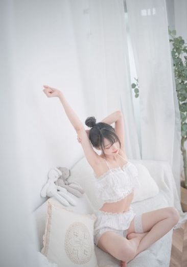 中间美女被操_日韩手机在线观看